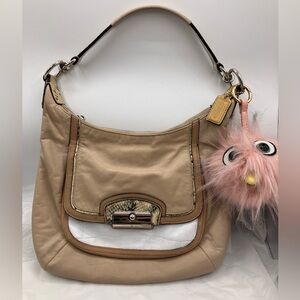 Coach Soho Beige and White Leather Shoulder Bag Charm kristin spectator Hobo